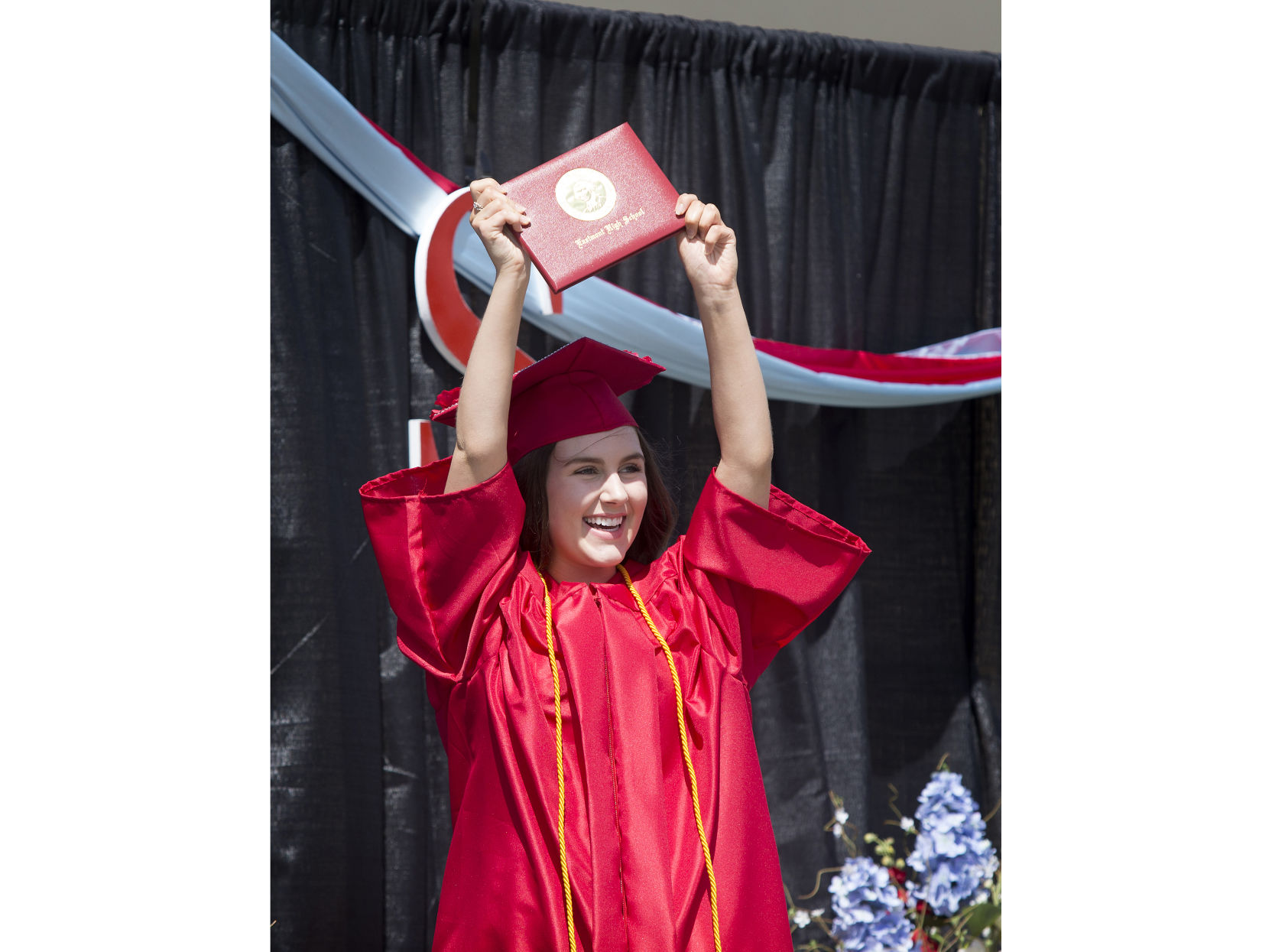 200528-newslocal-eastmontgrads 09b.jpg
